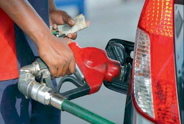 पेट्रोल-डीजल की कीमतों में लगातार दूसरे दिन भी हुआ इजाफा