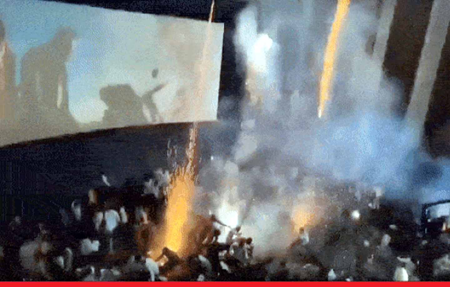 सलमान खान के फैंस ने मचाया हुड़दंग, सिनेमा हॉल में फोड़े पटाखे