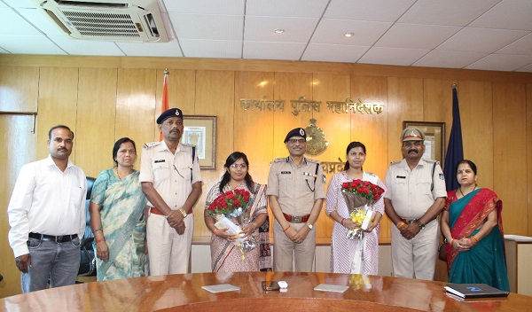 एमपी: DGP ने UPSC में चयनित पुलिस कर्मियों के बेटियों को किया सम्मानित
