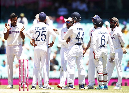 आस्ट्रेलिया ने घोषित की पारी, टीम इंडिया को दिया 407 रनों का लक्ष्य