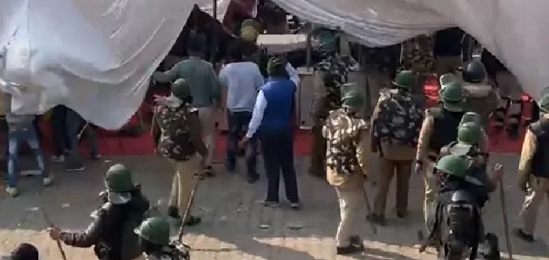 सिंघु बॉर्डर पर पुलिस ने पत्रकार को किया गिरफ्तार, एसएचओ से अभद्रता का आरोप