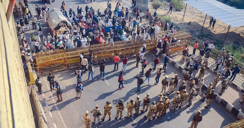 विपक्षी सांसदों ने लिखा लोकसभा अध्यक्ष को पत्र, गाजीपुर सीमा पर भारत-पाक बार्डर जैसे हालात