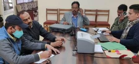 एमपी के जबलपुर में रिश्वत लेते रंगे हाथ पकड़े गए दो अधिकारी