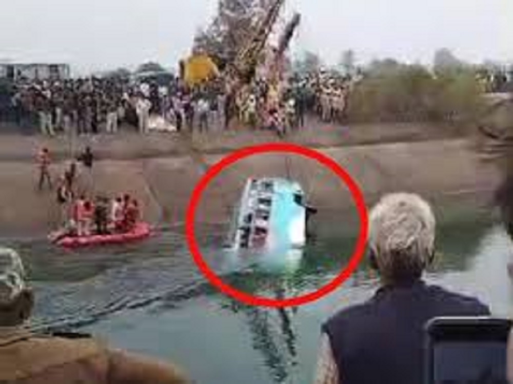 मध्य प्रदेश के सीधी जिले में भीषण हादसा, सतना जा रही बस नहर में गिरी 32 यात्रियों की मौत