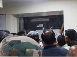 इंदौर में डीएनएस अस्पताल की लिफ्ट टूटी, घबराहट में पूर्व सीएम कमलनाथ की बिगड़ी तबियत