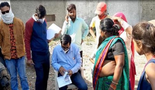 जबलपुर में भू-माफियाओं ने बेच दी पांच हजार वर्गफीट सीलिंग की जमीन, कलेक्ट्रेट से हो गई रजिस्ट्री, अधिकारी पहुंचे, कार्यवाही नदारद, देखें वीडियो