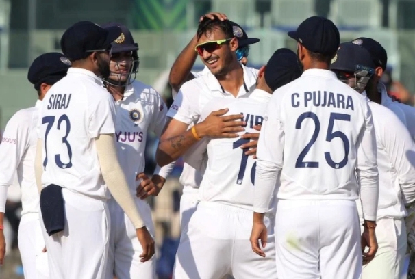 अहमदाबाद टेस्ट: मुश्किल में इंग्लैंड, महज 81 रन पर 4 विकेट गिरा, क्राउली अर्धशतक बनाकर लौटे