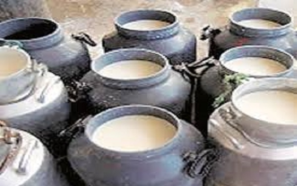 उत्तर प्रदेश के 3 गांवों में किसानों ने बंद की दूध की आपूर्ति, 6 मार्च से 100 रुपये प्रति लीटर