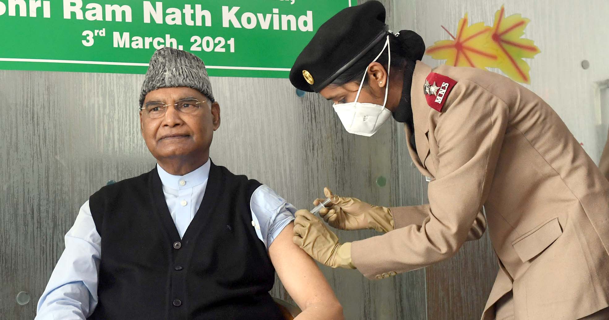 राष्ट्रपति रामनाथ कोविंद ने सेना के आरआर अस्पताल में लिया कोरोना वैक्सीन का पहला डोज़