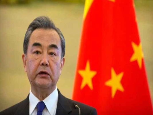 ड्रैगन के बदले सुर : चीनी विदेश मंत्री बोले- एक दूसरे के लिए खतरा नहीं, दोस्त हैं भारत और चीन 