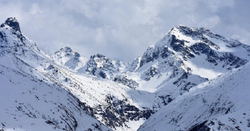 देश का मौसम: पहाड़ों पर गिरेगी बर्फ, मैदानी इलाकों में बारिश की संभावना