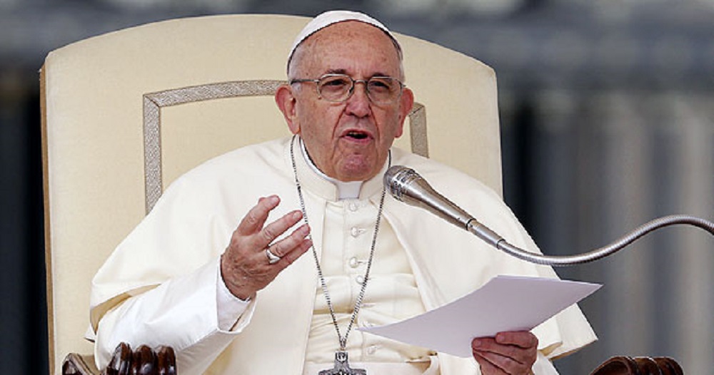 आतंकियों को हथियार कौन बेचता है, किसी को तो देना होगा जवाब: पोप फ्रांसिस
