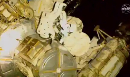 दो अंतरिक्ष यात्रियों ने किया स्पेस वॉक, नासा ने किया वीडियो वायरल