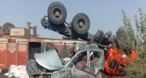राजस्थान के बाड़मेर में भीषण सड़क हादसा, कार और ट्रेलर भिड़े, 4 लोगों की मौके पर ही मौत