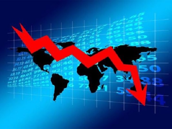 शेयर मार्केट: सेंसेक्स में 562 अंकों की गिरावट, 14900 के नीचे बंद हुआ निफ्टी