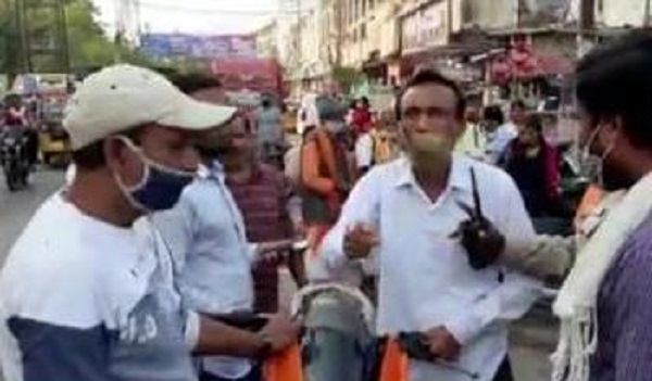 जबलपुर में एमपी विधानसभा का कर्मचारी बताते हुए पुलिस से भिड़ा बाईक सवार, देखें वीडियो