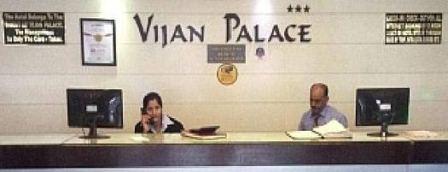 जबलपुर में होटल की कमाई खुद के खाते में जमा कराते रहे पार्टनर पिता-पुत्र