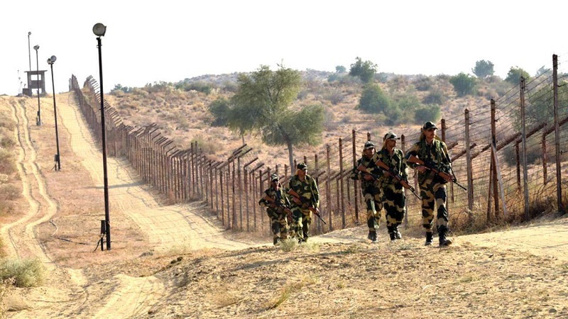 राजस्थान में भारतीय सीमा में घुसने की कोशिश कर रहे दो लोगों को बीएसएफ के जवानों ने मार गिराया