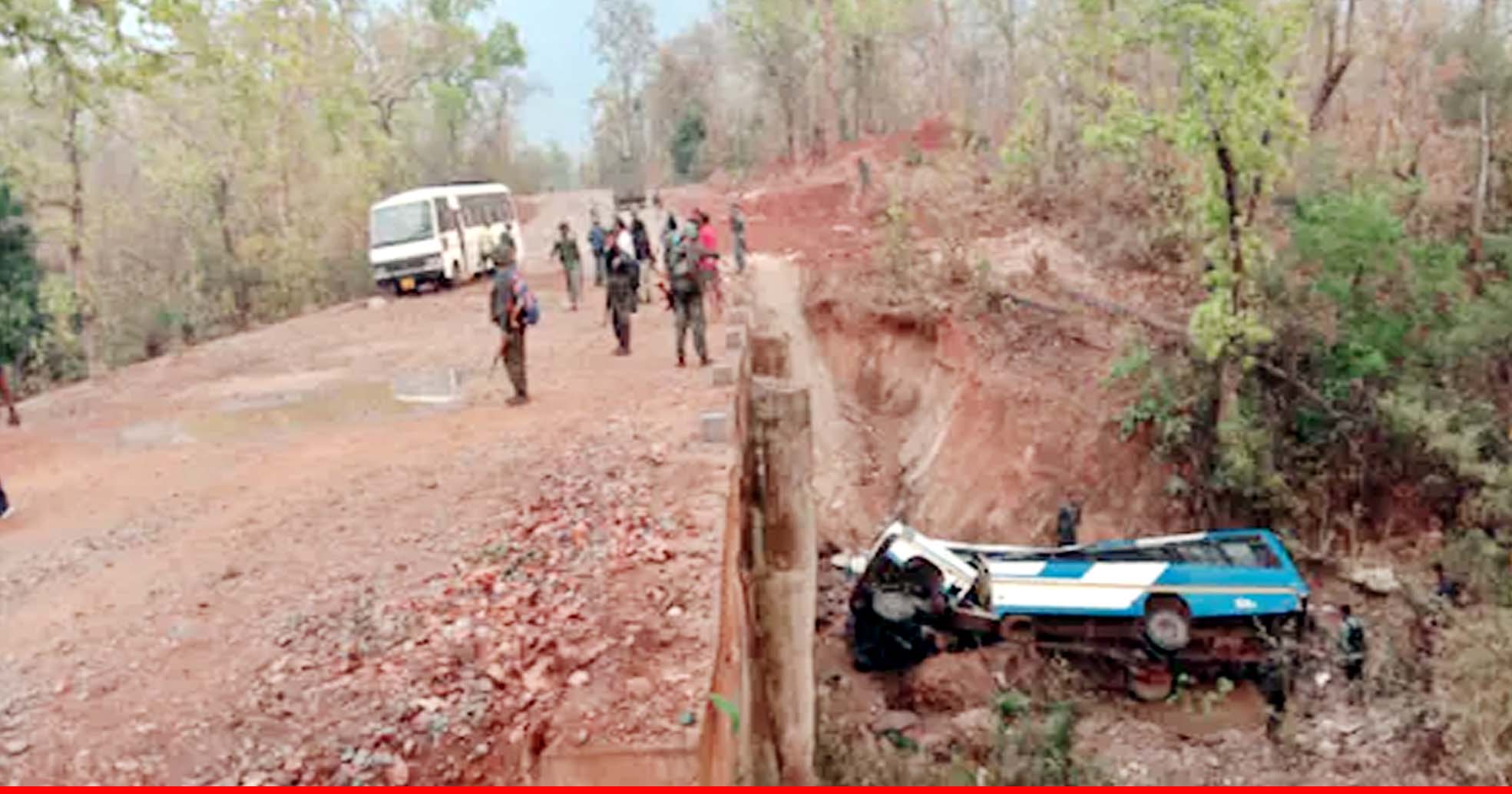 छत्तीसगढ़: नारायणपुर में माओवादियों ने ब्लास्ट कर बस को उड़ाया, 5 जवान शहीद