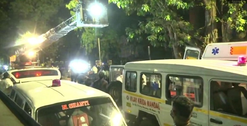 मुंबई के एक मॉल में संचालित हो रहे अस्पताल में लगी भीषण आग, दो लोगों की मौत