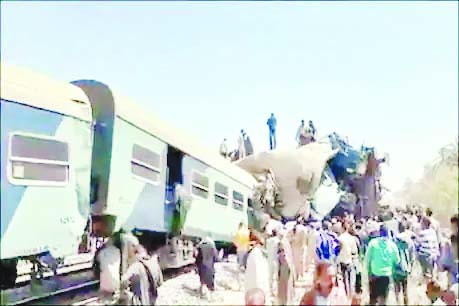 दक्षिणी मिस्र में भीषण ट्रेन हादसा, 32 लोगों की मौत, 66 घायल