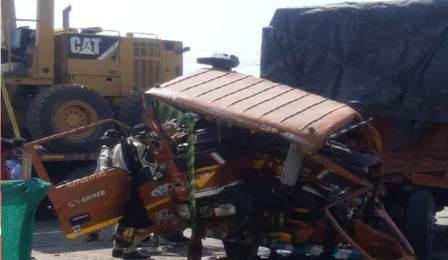 जबलपुर में हार्वेस्टर से टकराते ही मिनी-ट्रक के परखच्चे उड़े, एक की मौत, दूसरा गंभीर