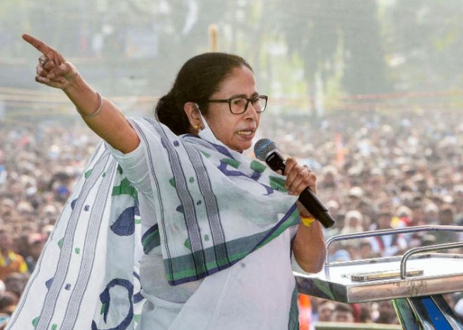 ममता बैनर्जी का बड़ा आरोप: बोली- चुनाव आयोग बना बीजेपी का प्रवक्ता, एक शब्द बोलूंगी तो पूरा बंगाल उठ खड़ा होगा