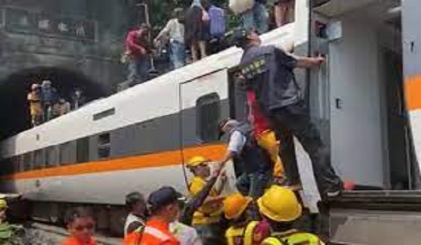 पूर्वी ताइवान में भीषण रेल हादसा, 36 की मौत, कई घायल, ट्रेन के ऊपर ट्रक गिरने से हादसा