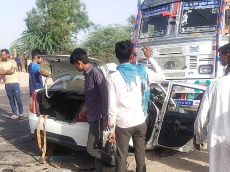 राजस्थान के जालौर में कार और ट्रक की भिड़ंत, एक ही परिवार के 5 की मौत