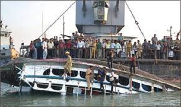 बांग्लादेश: समुद्र में मालवाहक जहाज से टक्कर के बाद यात्री जहाज डूबा, 27 लोगों की मौत