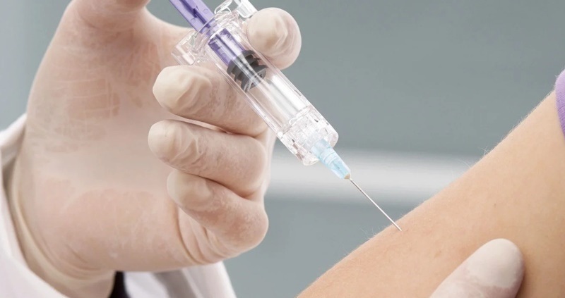 यूपी में वैक्सीन लगवाने आयी तीन वृद्ध महिलाओं को लगा दिया रैबीज का इंजेक्शन, एक गंभीर