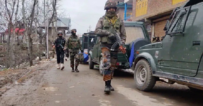 जम्मू-कश्मीर में हुई दो मुठभेड़ में सुरक्षाबलों ने एजीयूएच प्रमुख सहित 7 आतंकियों को मार गिराया