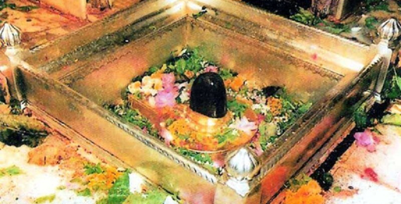 विश्वनाथ मंदिर के गर्भ गृह में प्रवेश पर लगी पूरी तरह से रोक, मंगला आरती की बुकिंग भी बंद