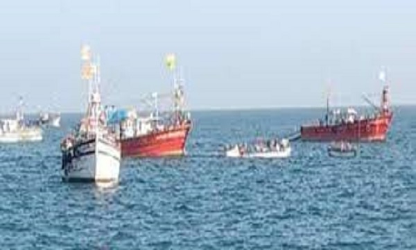 मंगलुरु के समुद्री तट पर मछुआरों की नौका को जहाज ने टक्कर मारी, 12 मछुआरे लापता