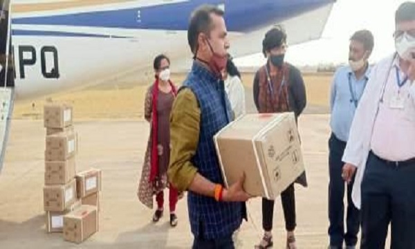 जबलपुर के लिए रेमडेसिविर इंजेक्शन लेकर आया शासकीय विमान, देखें वीडियो