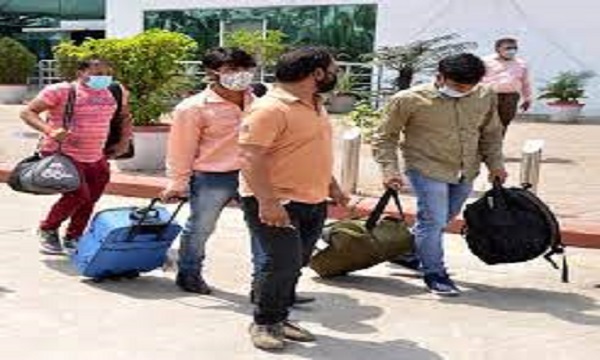 कांग्रेस की डिमांड: बिहार लौट रहे प्रवासी मजदूरों को हर महीने मिलें 6-6 हजार रुपए