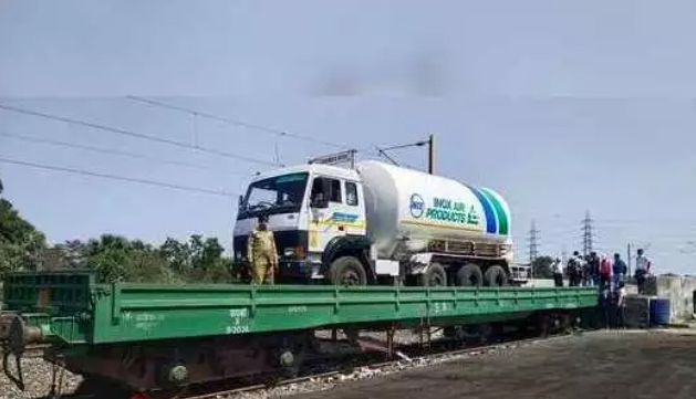 रेलवे : कोरोना संकट में ऑक्सीजन पहुंचाने के लिए स्पेशल ट्रेन चलाने जाा रहा