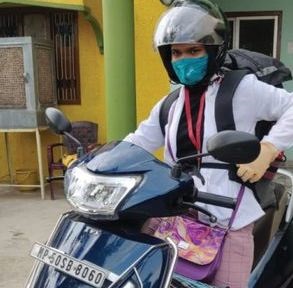 एमपी की इस डाक्टर के जज्बे को सलाम: बालाघाट नक्सल प्रभावित एरिया से 180 किलोमीटर स्कूटी चलाकर नागपुर पहुंची, शुरु किया संक्रमितों का इलाज