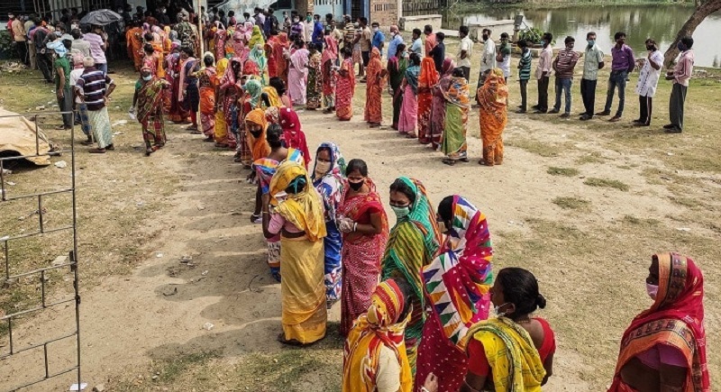 पश्चिम बंगाल विधानसभा चुनाव के छठे चरण के लिये मतदान शुरू, तैनात की गई 1,071 कंपनियां