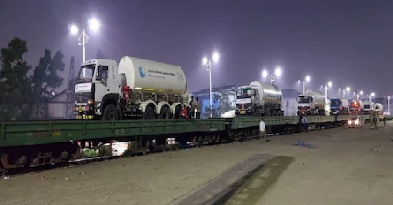 राहत: रेलवे की ऑक्सीजन एक्सप्रेस बोकारो से 30,000 लीटर ऑक्सीजन लेकर पहुंची लखनऊ