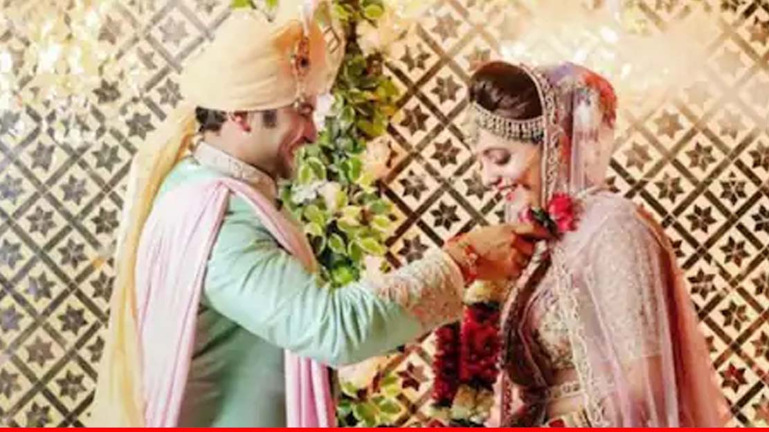 सुगंधा मिश्रा ने शेयर की संकेत भोसले संग शादी की पहली फोटो