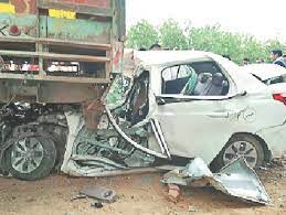 जबलपुर में खड़े ट्रक से टकराई कार के परखच्चे उड़े, महिला आरक्षक की मौके पर मौत, दो गंभीर, बहन की शादी करके लौट रहा था परिवार