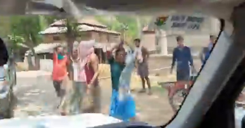 बंगाल के मिदनापुर में विदेश राज्य मंत्री वी मुरलीधरन की कार पर हमला, टूटे गाड़ी के शीशे
