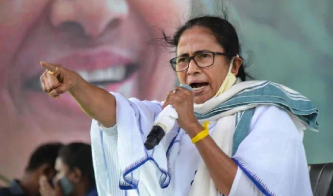 केंद्र सरकार पर बरसी ममता बैनर्जी, कहा- सत्ता पर काबिज होने के इरादे से बंगाल आए केंद्रीय मंत्री