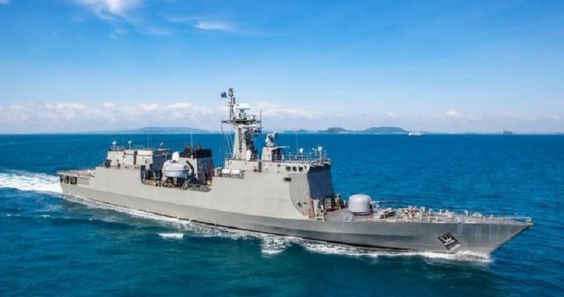 अमेरिकी नौसेना ने पोत की बढऩे वाली 13 ईरानी नौकाओं को रोकने के लिए दो बार चलाई गोलियां
