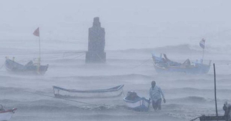 मुंबई हाई में डूबा जहाज: रेस्क्यू ऑपरेशन में 146 लोगों को बचाया, 171 लोग अभी तक लापता