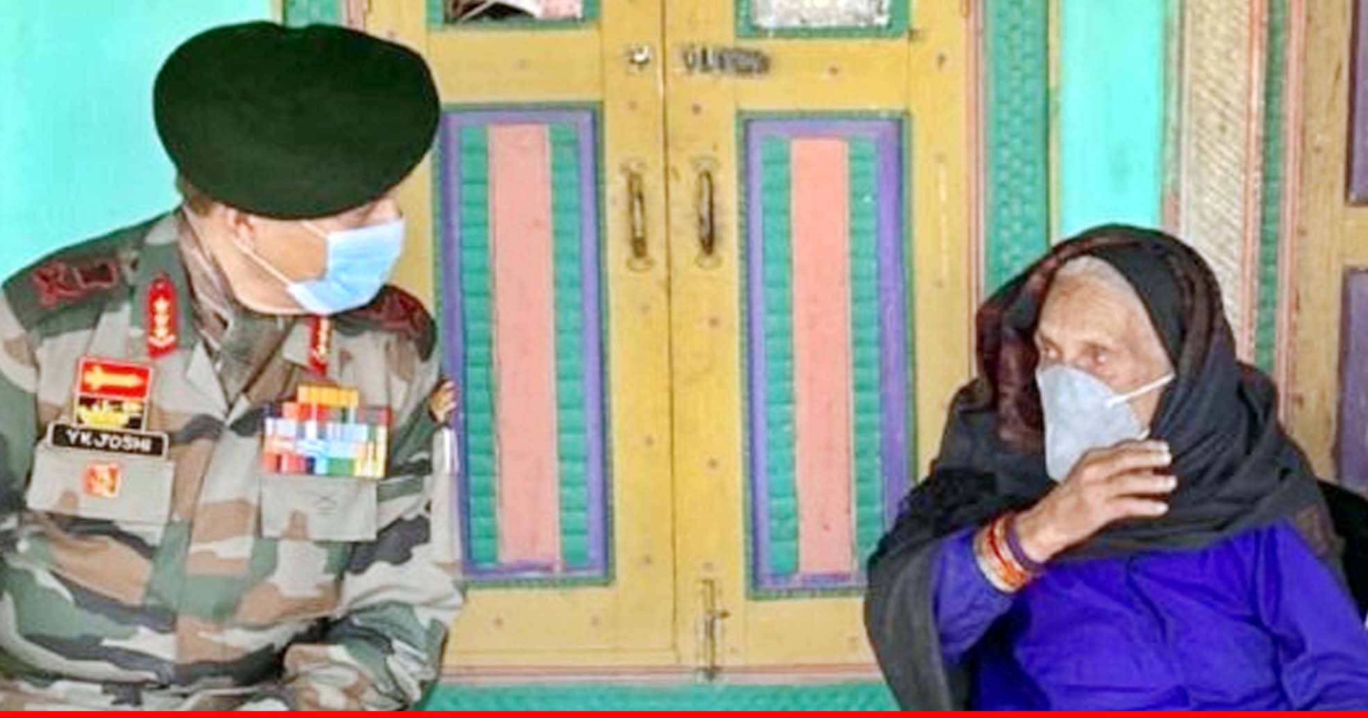 जम्मू-कश्मीर में 120 साल की महिला ने ली कोरोना की वैक्सीन, हुईं सम्मानित