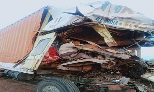 एमपी के जबलपुर में हाईवा से टकराए ट्राला के परखच्चे उड़े, चालक की मौत, परिचालक उछलकर दूर जा गिरा