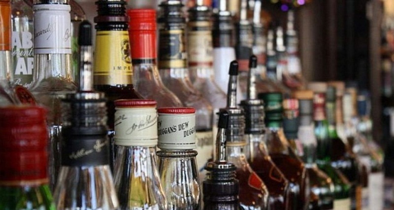हिमाचल सरकार ने सस्ती की शराब, डिपार्टमेंटल स्टोर और पेट्रोल पंप से भी की जायेगी बिक्री