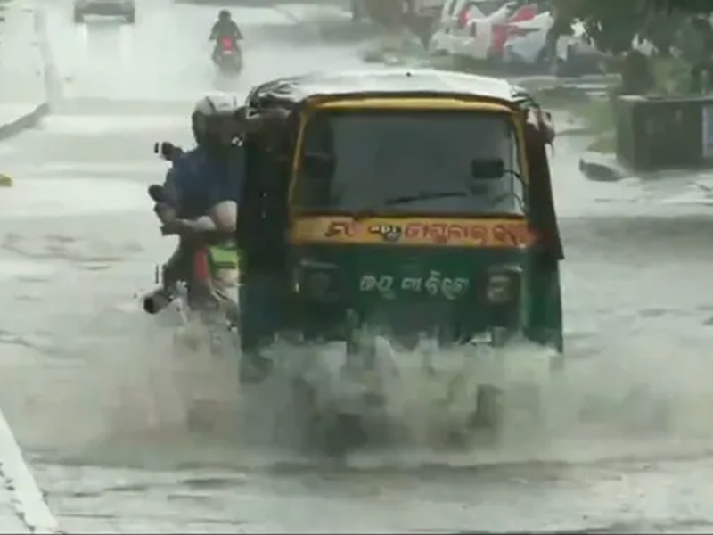 चक्रवाती तूफान यास खतरनाक होता जा रहा, ओडिशा-बंगाल में भारी बारिश